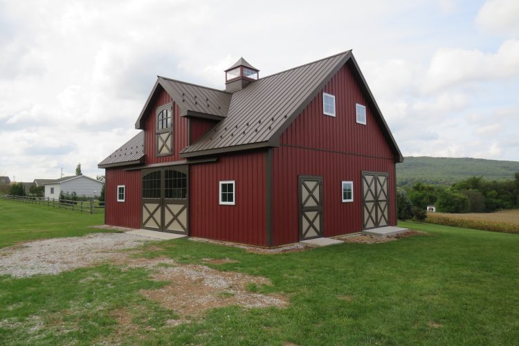 What are the Different Types of Horse Barns?